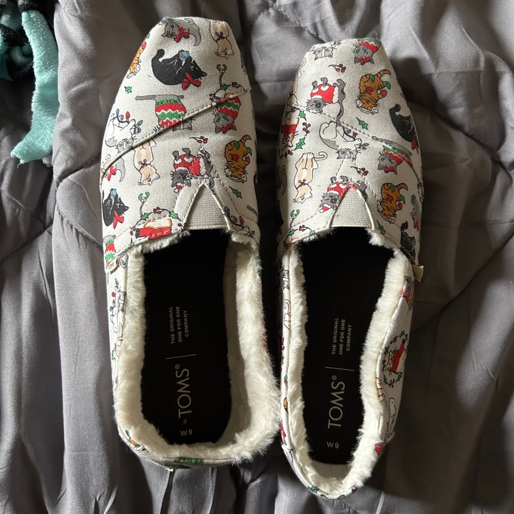 TOMS Christmas cat shoes